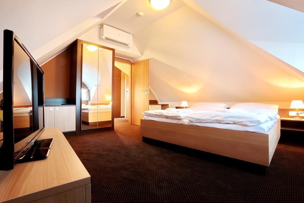 Strančice Hotel Zamek Berchtold מראה חיצוני תמונה