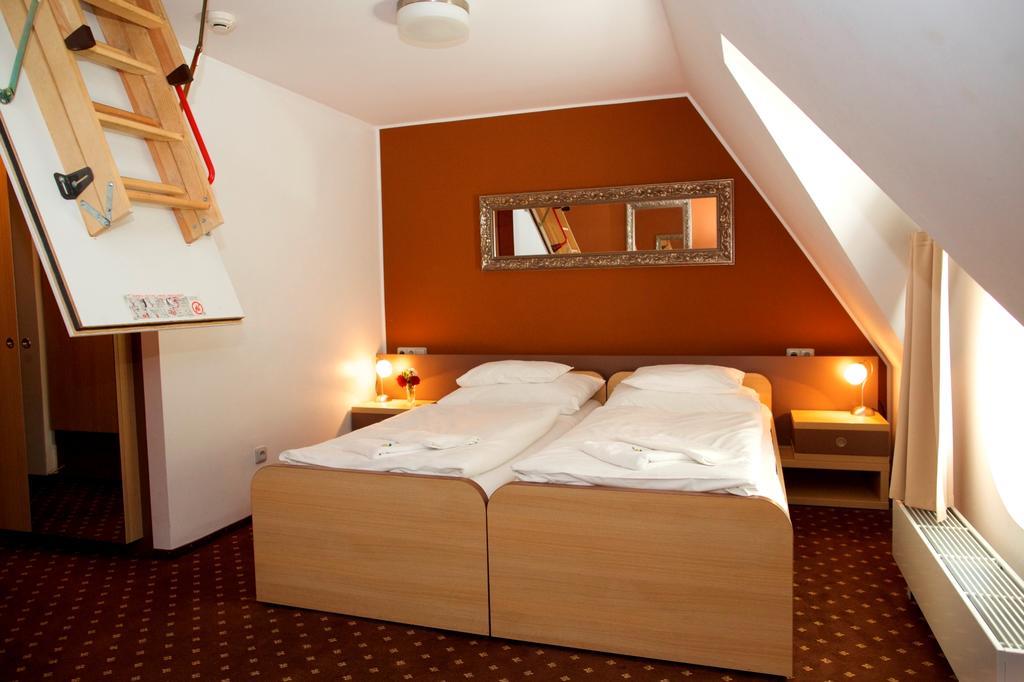 Strančice Hotel Zamek Berchtold מראה חיצוני תמונה