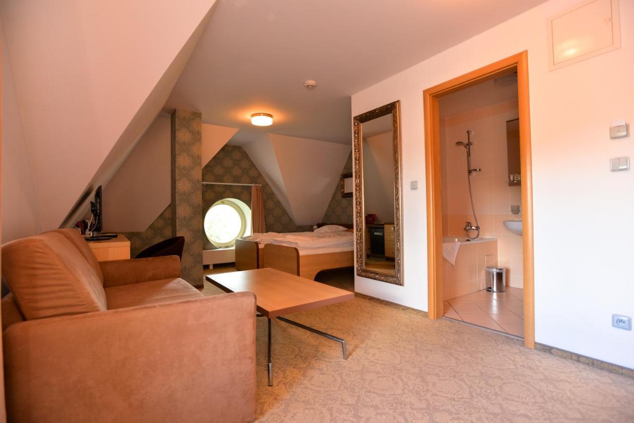 Strančice Hotel Zamek Berchtold מראה חיצוני תמונה